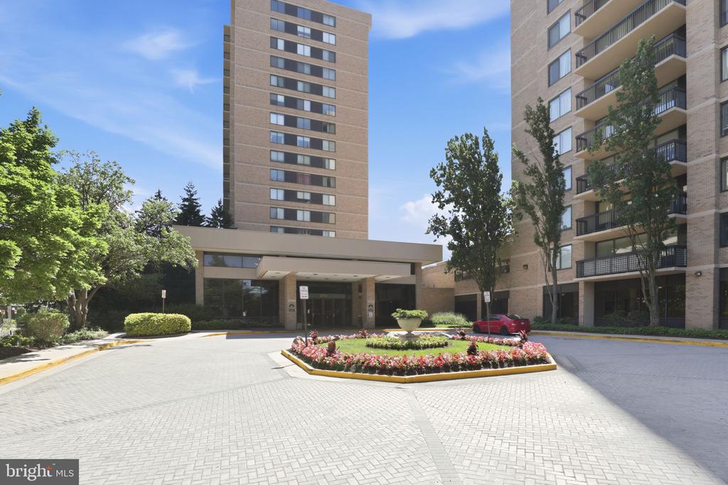 3713 S GEORGE MASON DRIVE Unit: 810
