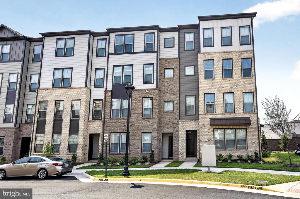 20957 BLUEBIRD SQUARE