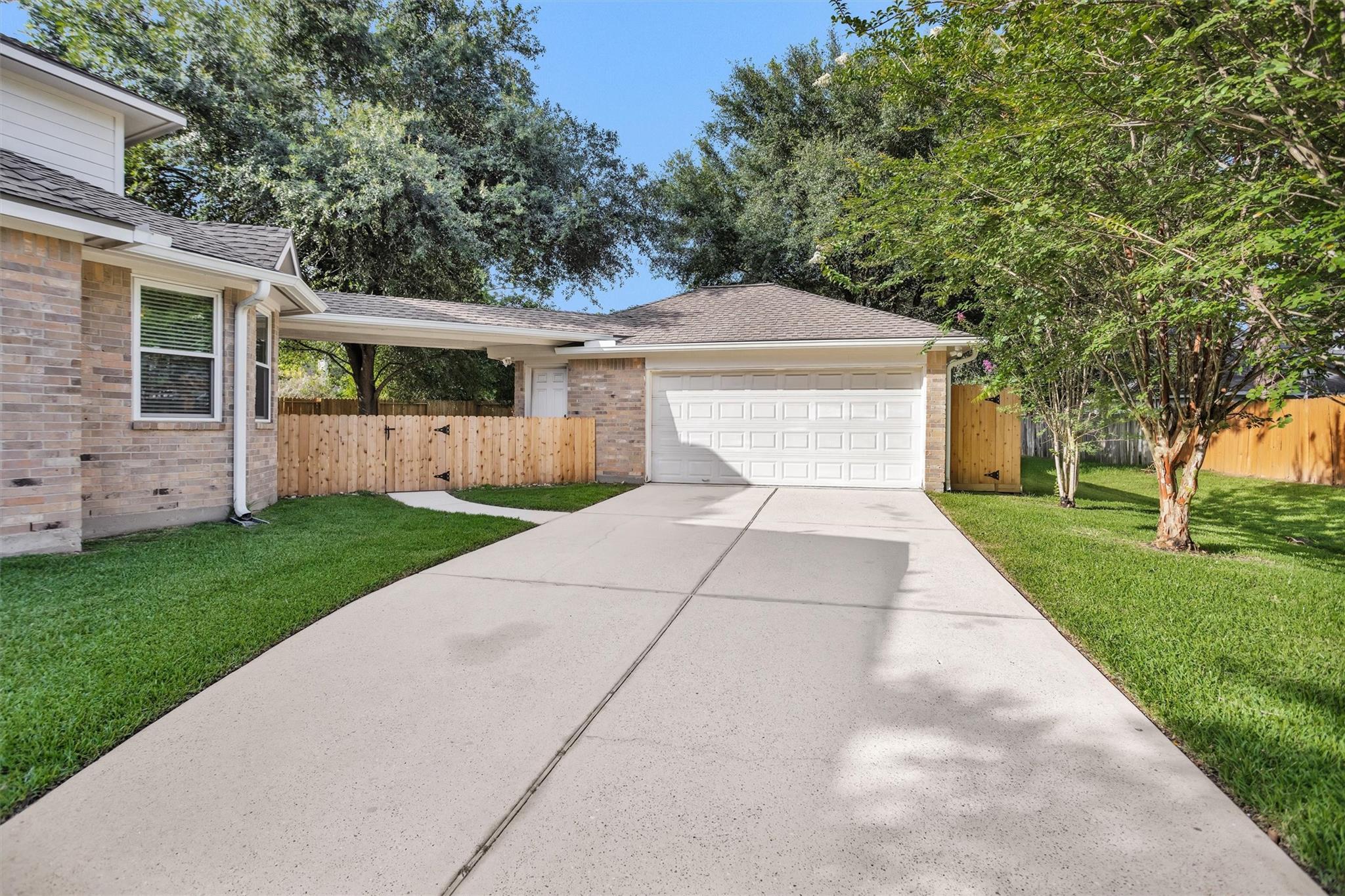 138 S Evangeline Oaks Circle