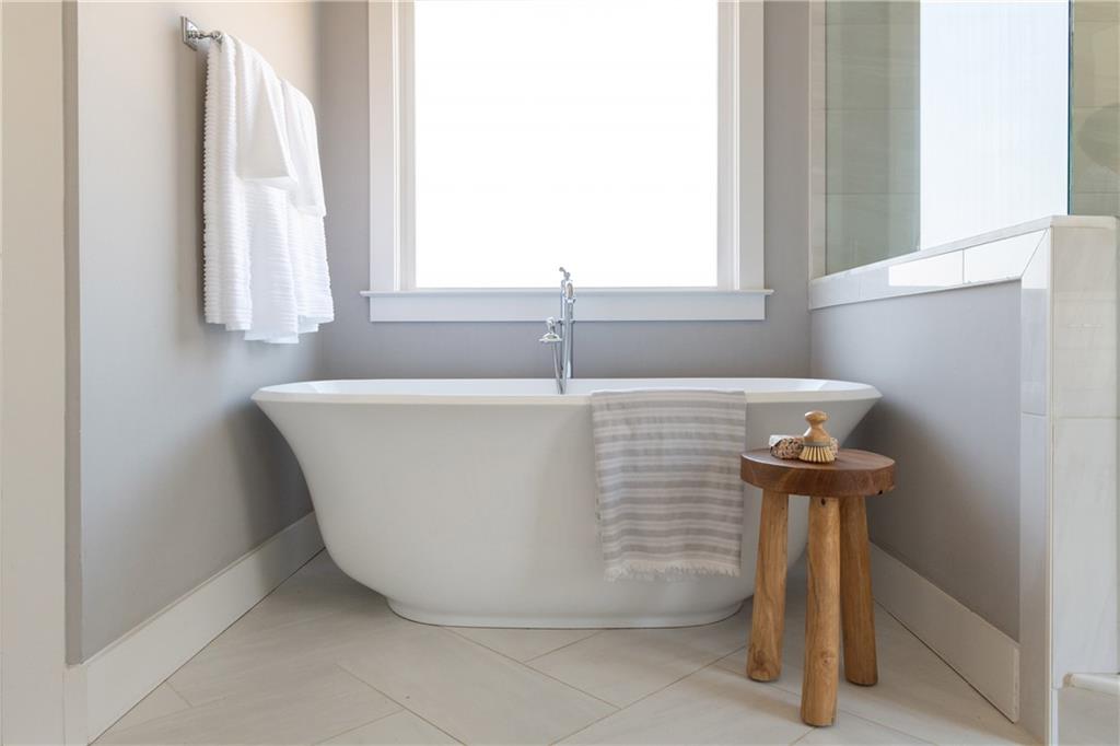 1104 Victoria Street NE