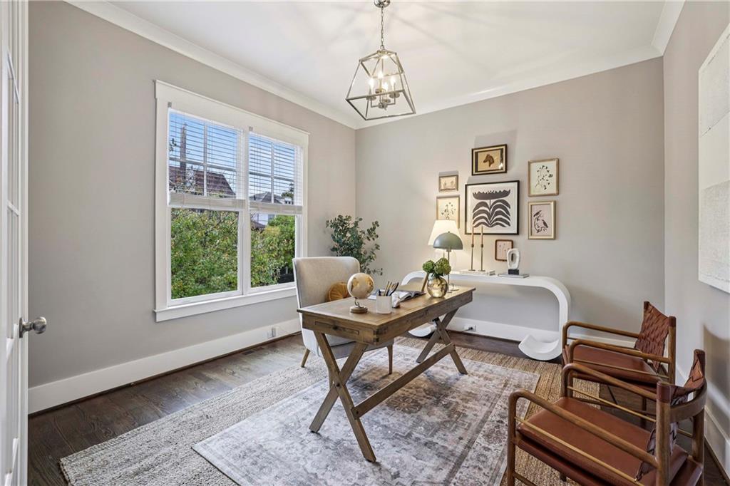 1104 Victoria Street NE