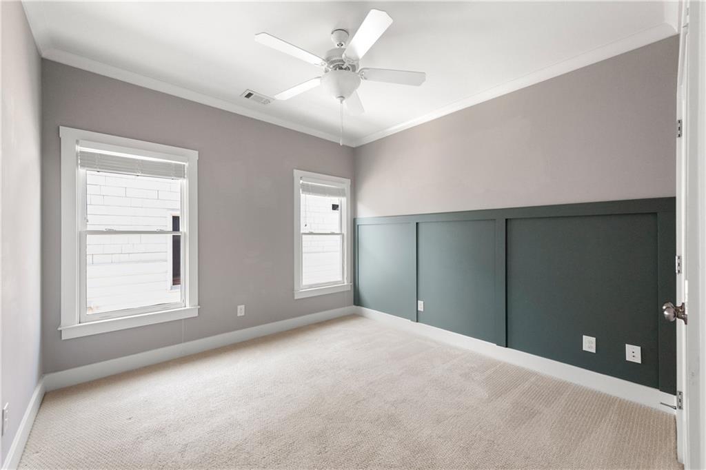 1104 Victoria Street NE