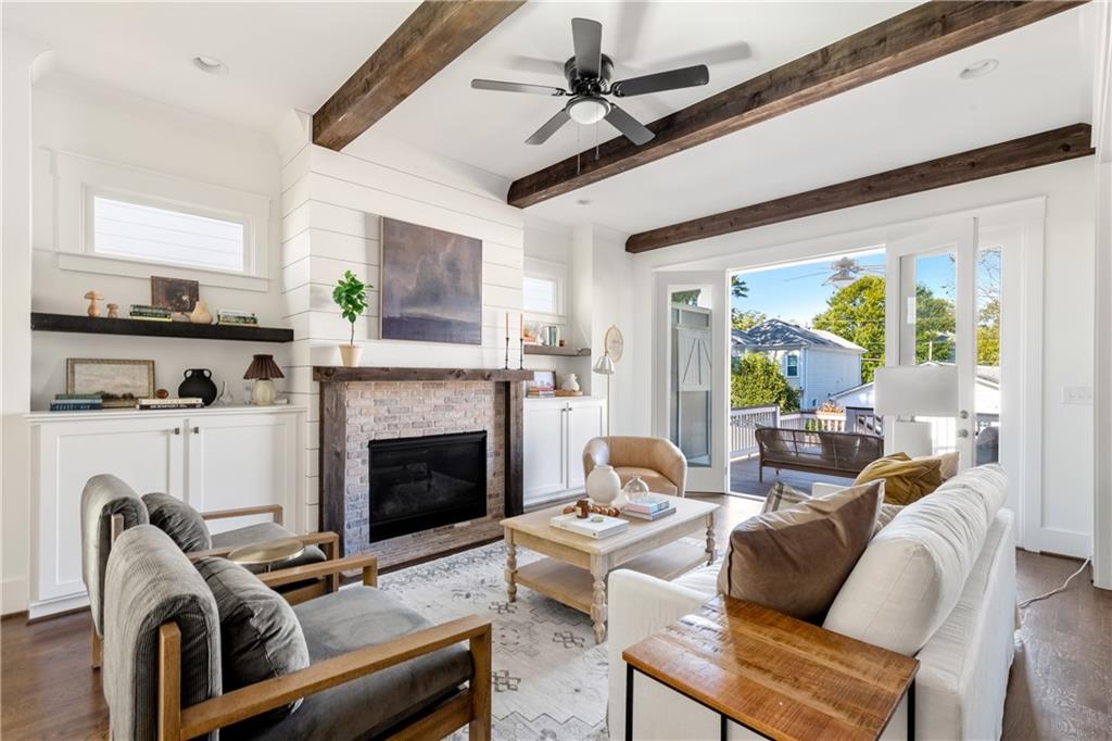 1104 Victoria Street NE