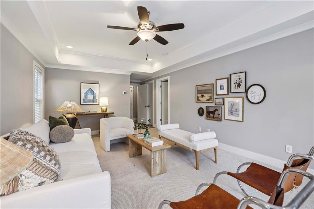 1104 Victoria Street NE