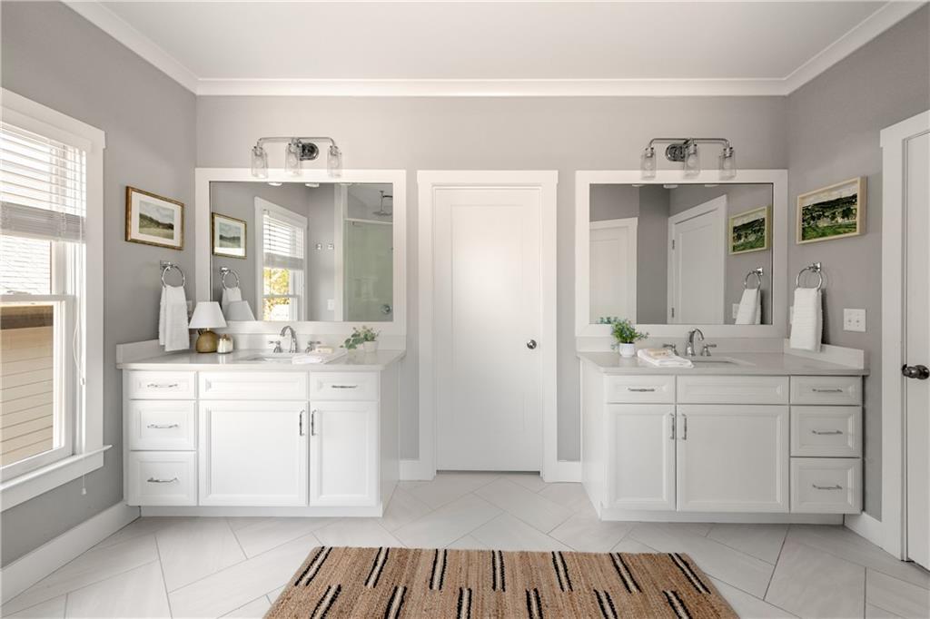 1104 Victoria Street NE