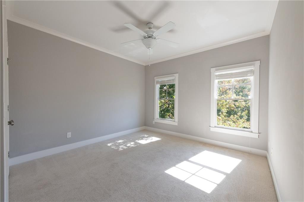 1104 Victoria Street NE