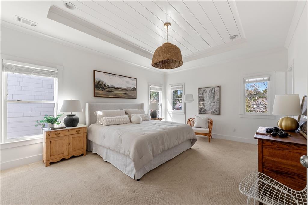 1104 Victoria Street NE