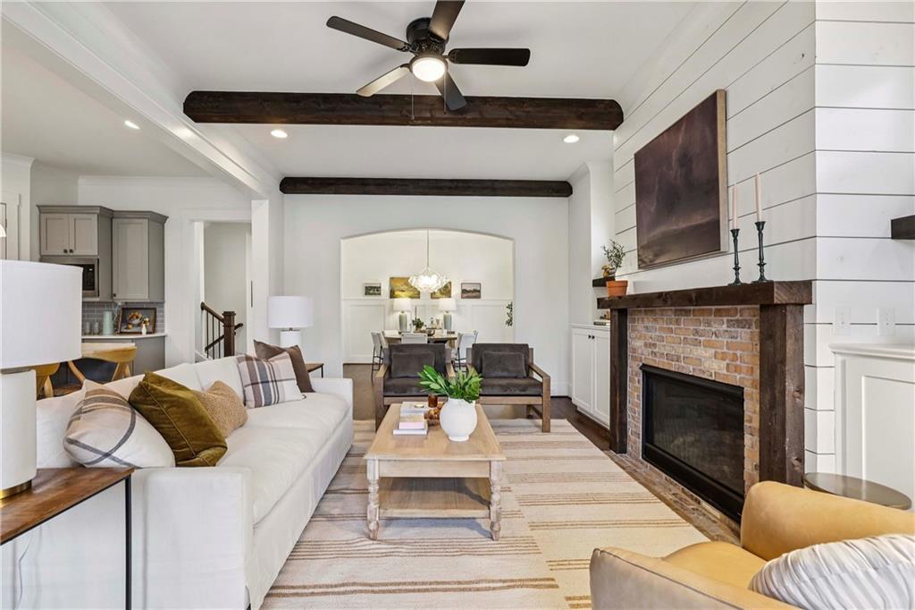 1104 Victoria Street NE