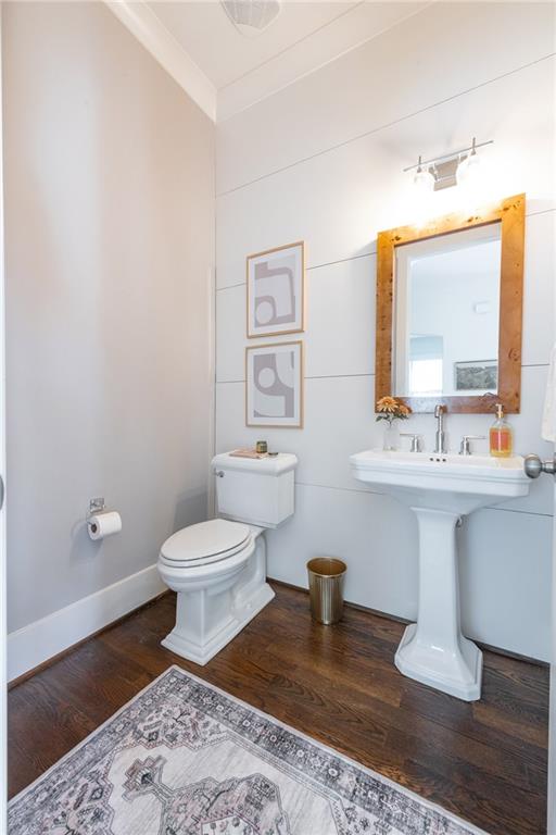 1104 Victoria Street NE