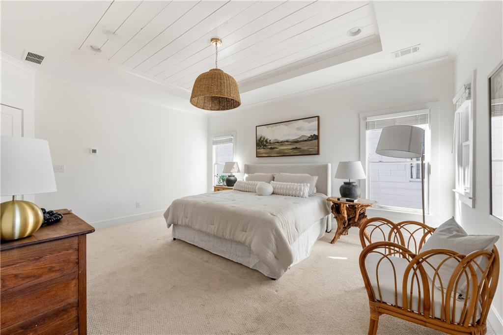 1104 Victoria Street NE