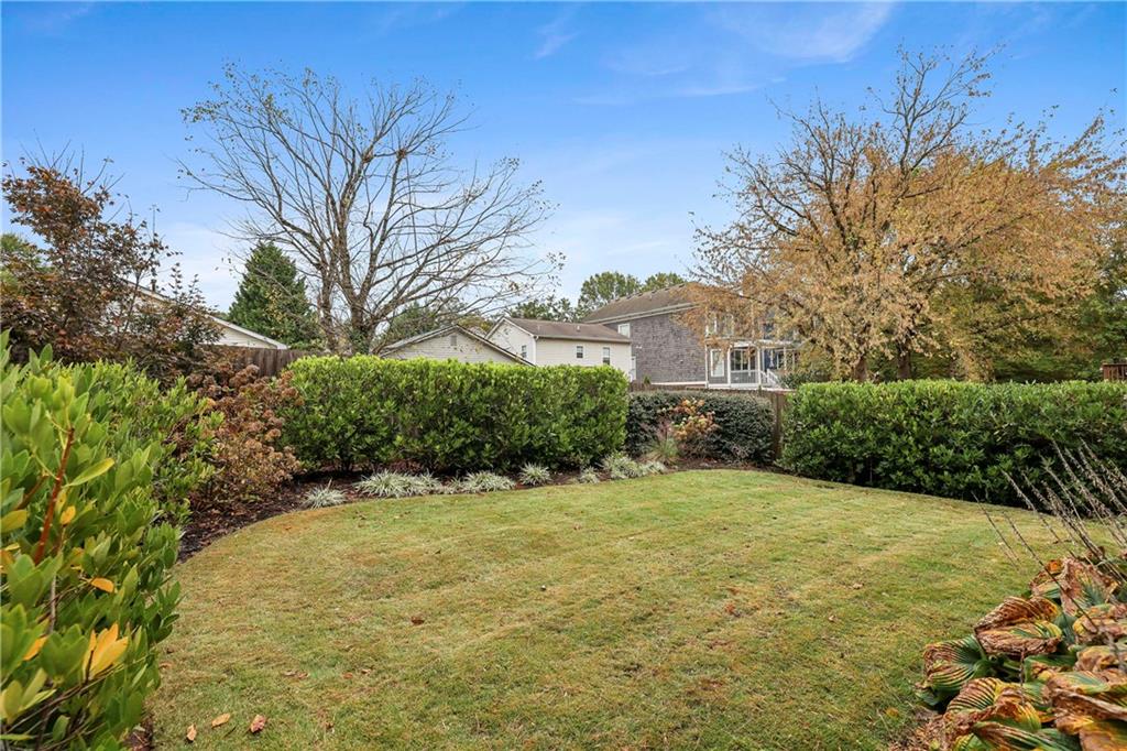 1104 Victoria Street NE