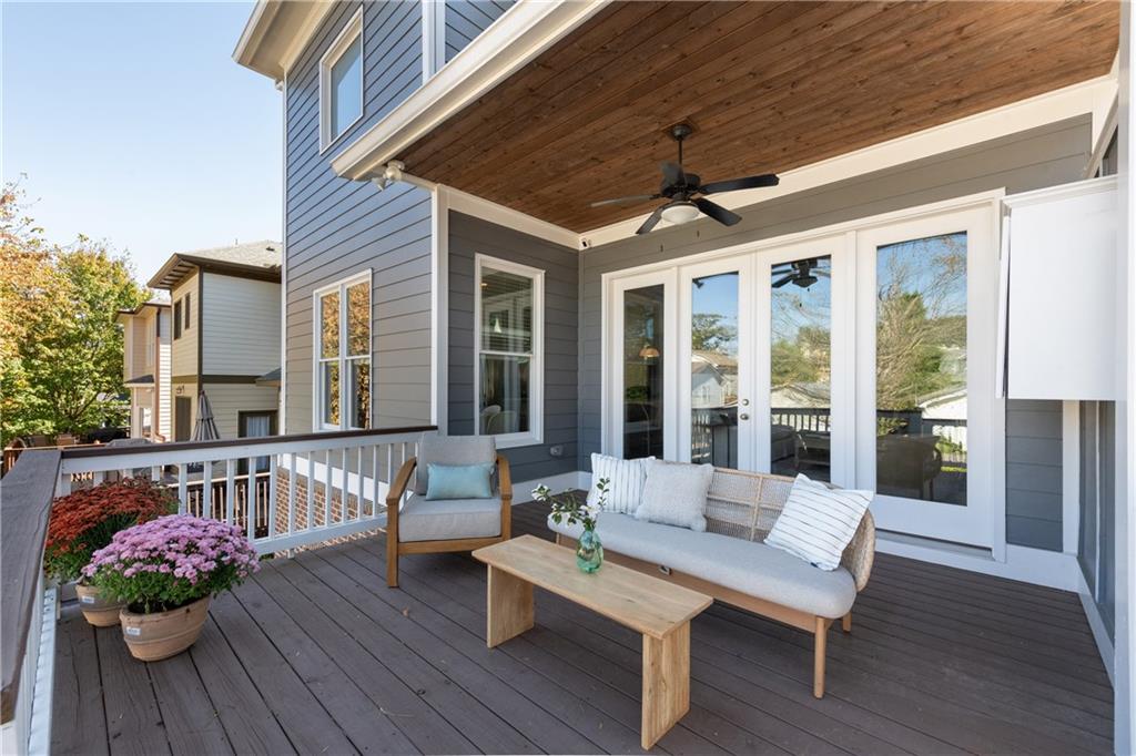 1104 Victoria Street NE