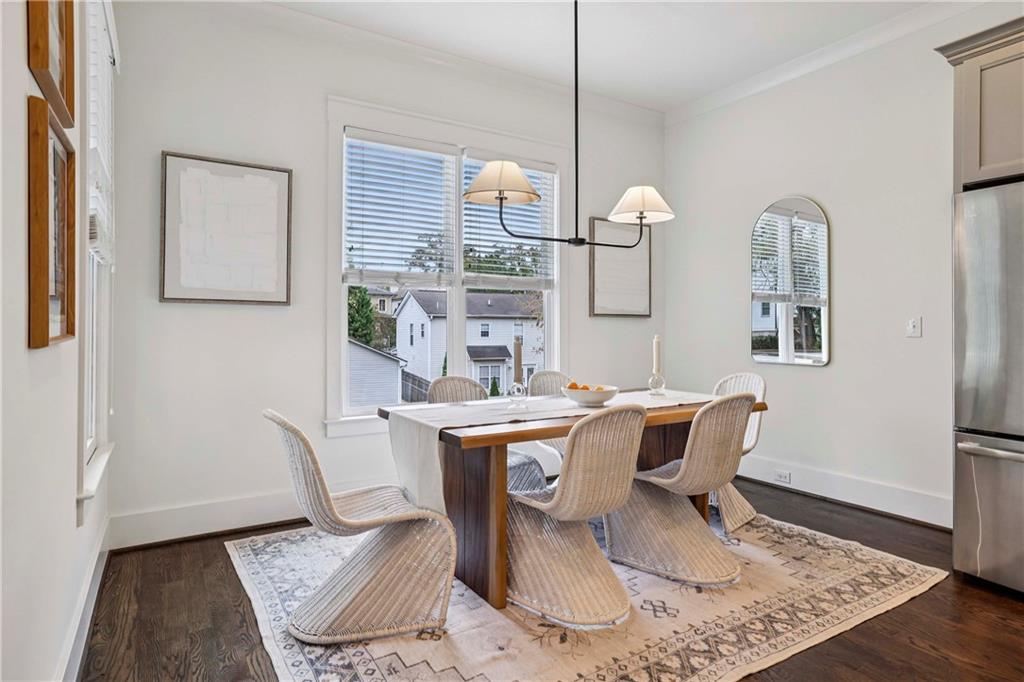 1104 Victoria Street NE