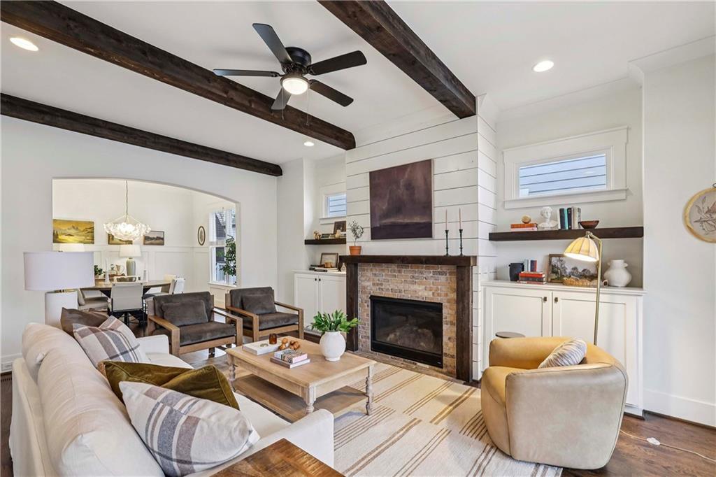 1104 Victoria Street NE