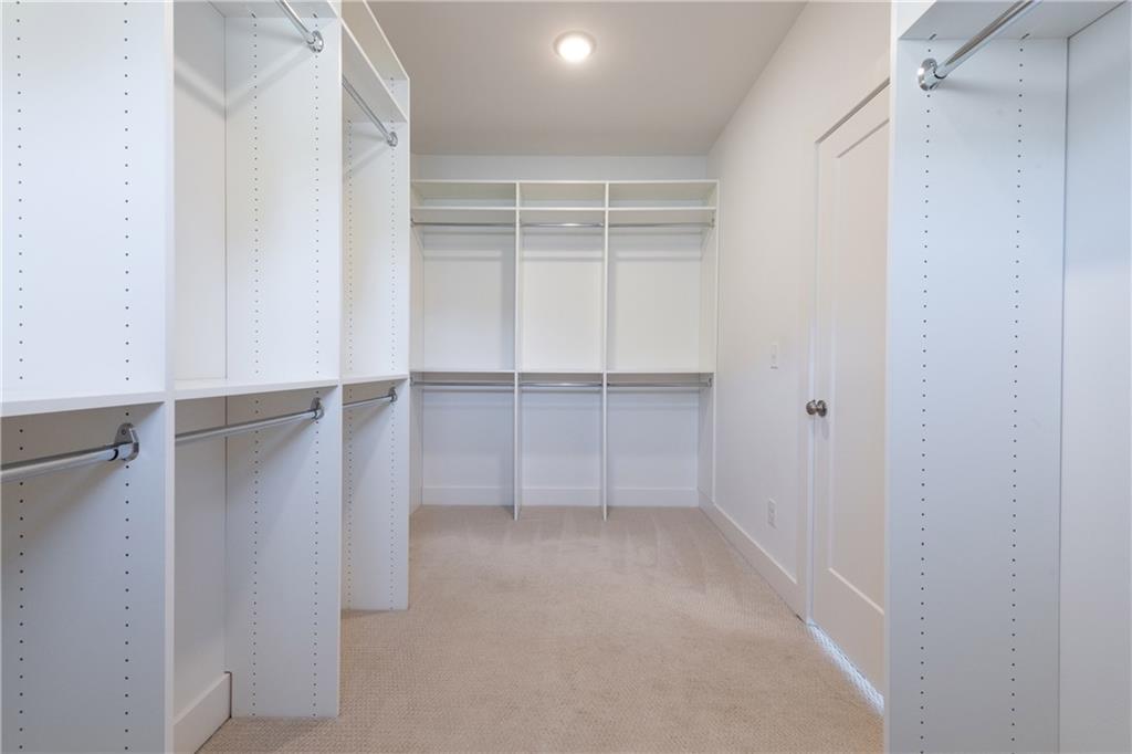 1104 Victoria Street NE