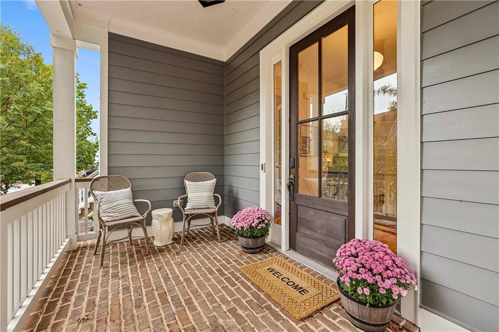 1104 Victoria Street NE