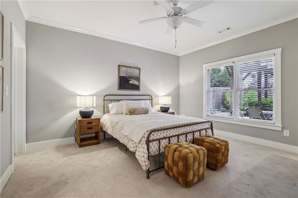 1104 Victoria Street NE