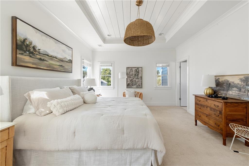 1104 Victoria Street NE