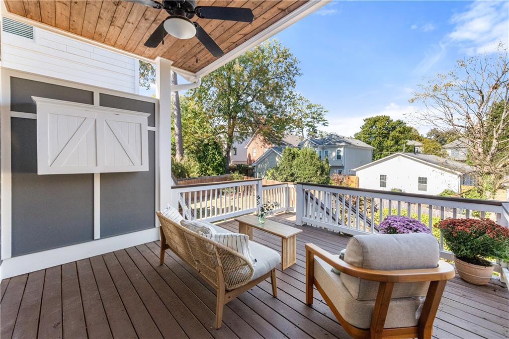 1104 Victoria Street NE