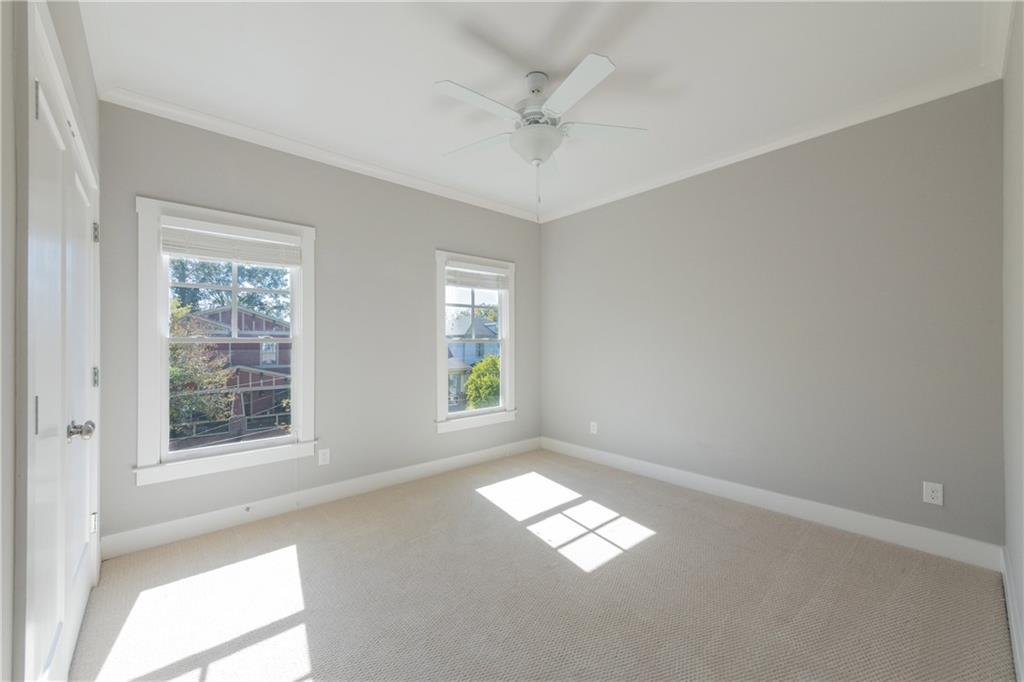 1104 Victoria Street NE