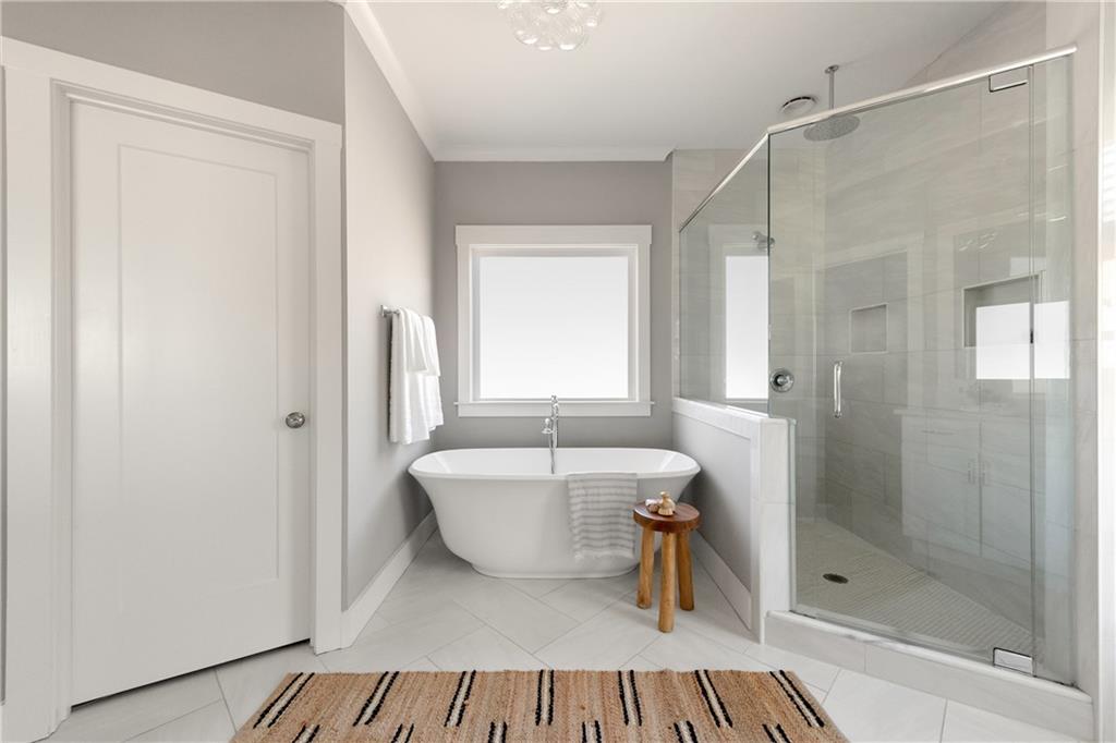 1104 Victoria Street NE