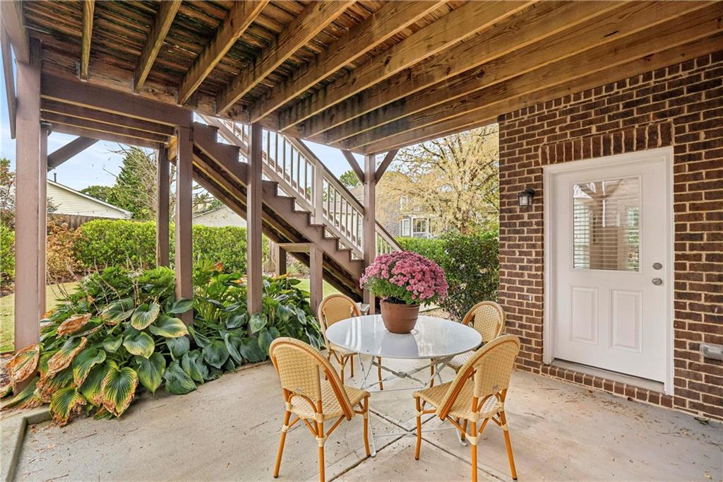 1104 Victoria Street NE