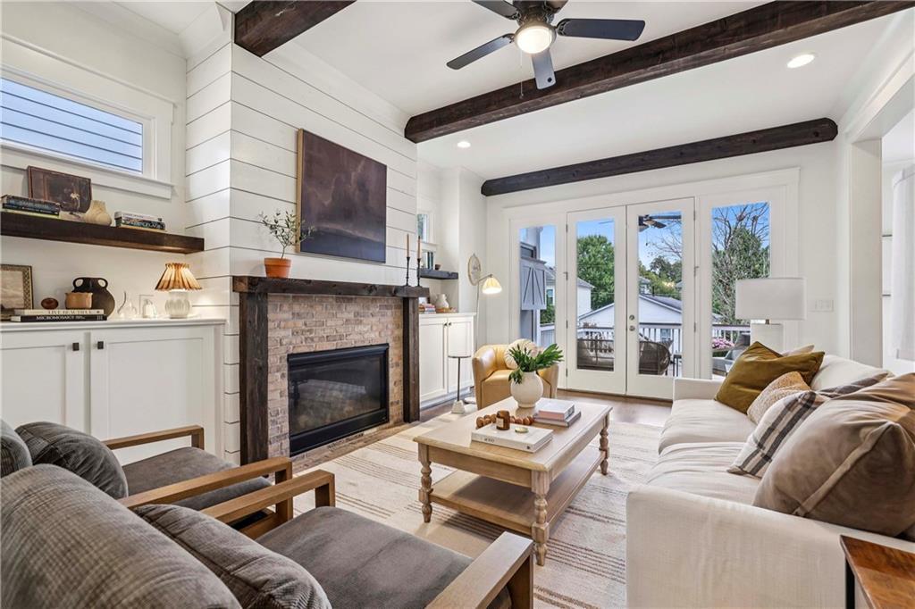 1104 Victoria Street NE