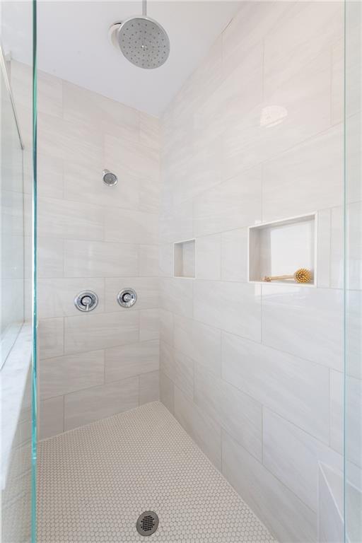 1104 Victoria Street NE