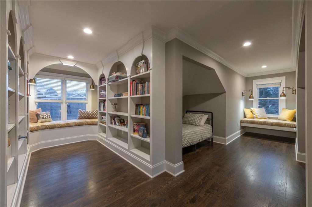 740 Drewry Street NE