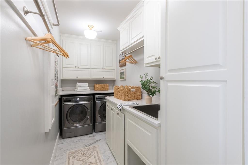 740 Drewry Street NE