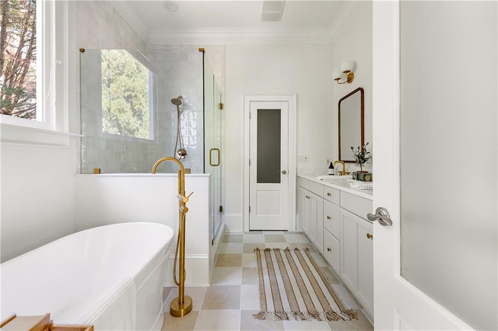 740 Drewry Street NE