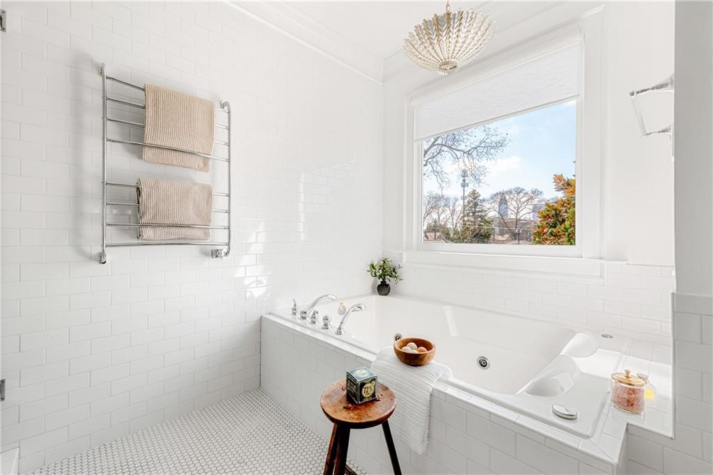 740 Drewry Street NE