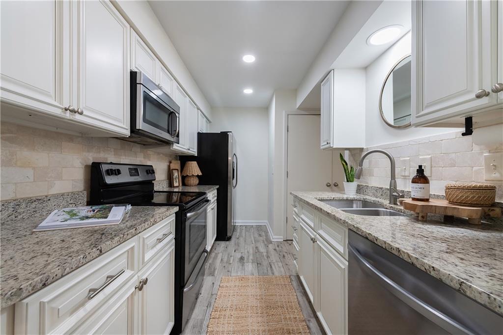 182 Triumph Drive NW