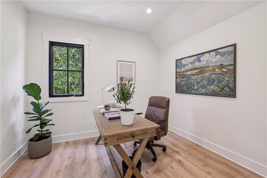 320 Eppington Drive NW