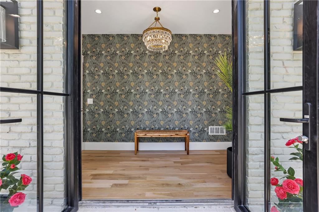 320 Eppington Drive NW