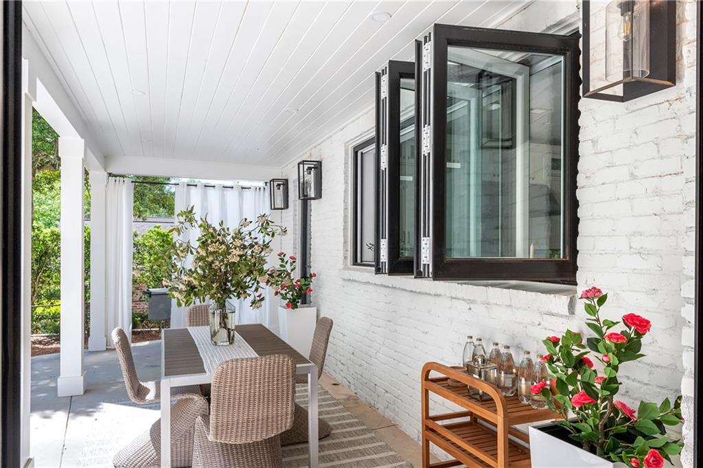 320 Eppington Drive NW