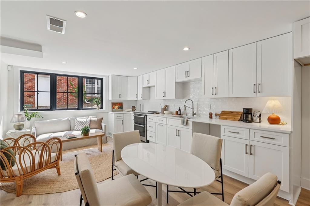 320 Eppington Drive NW