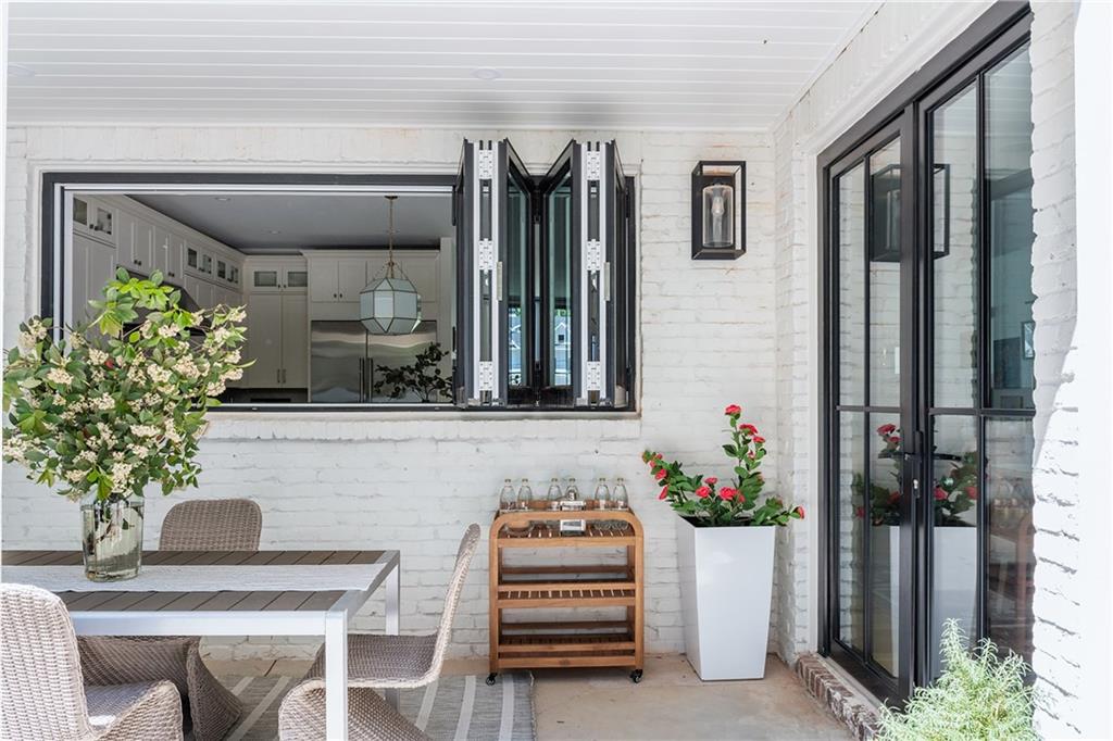 320 Eppington Drive NW