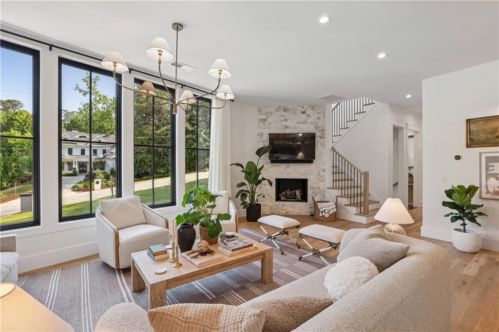 320 Eppington Drive NW