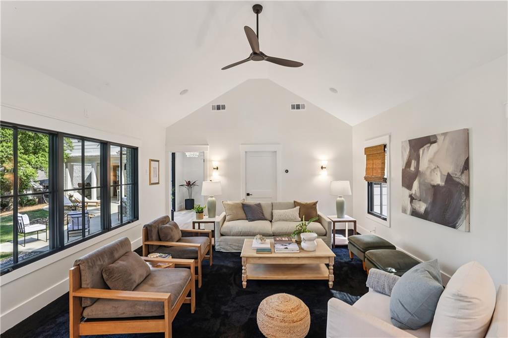 320 Eppington Drive NW