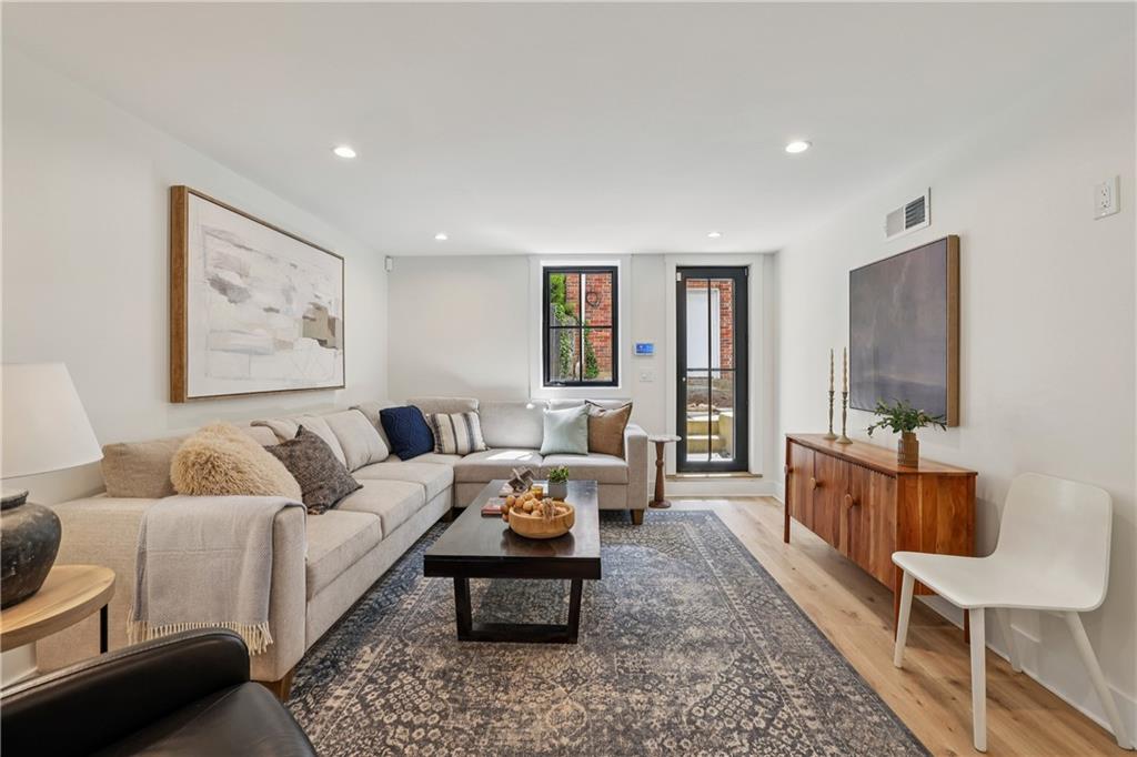 320 Eppington Drive NW