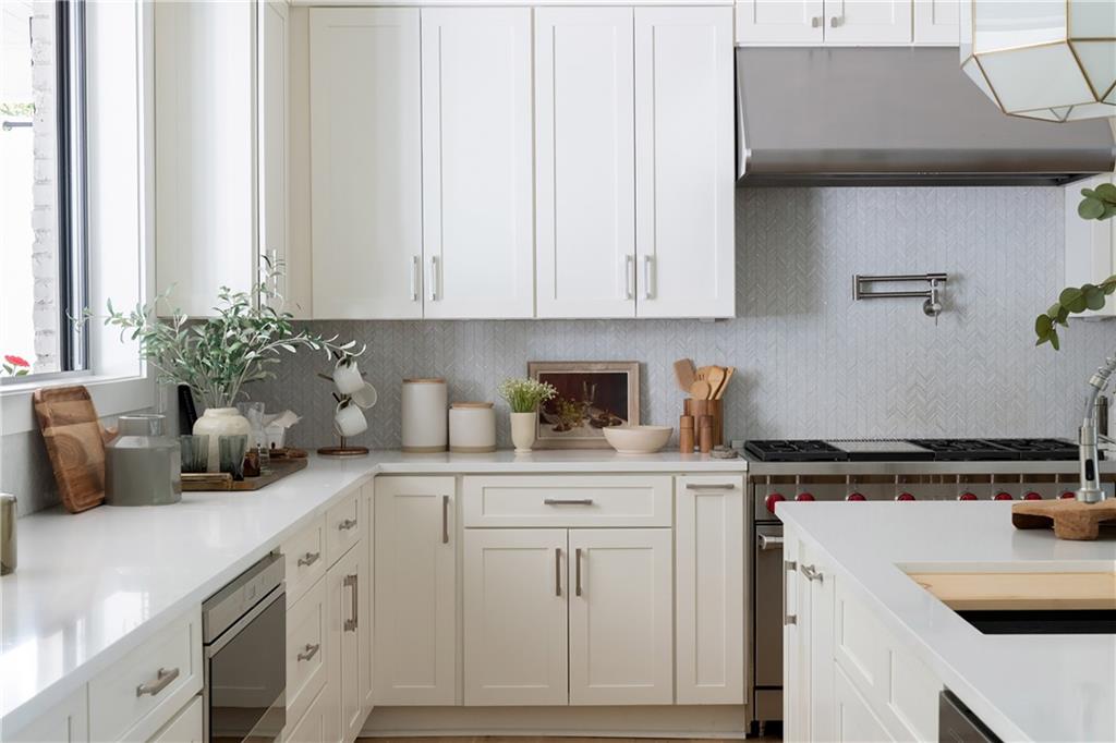 320 Eppington Drive NW