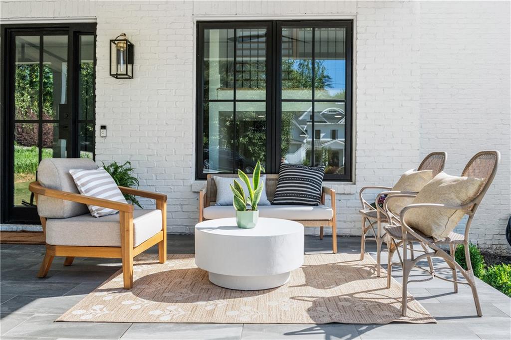 320 Eppington Drive NW