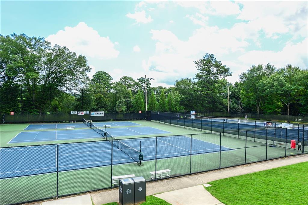 320 Eppington Drive NW