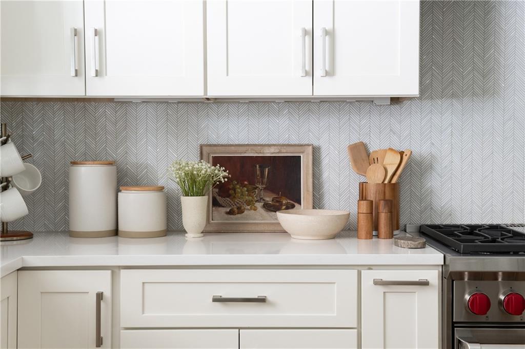 320 Eppington Drive NW