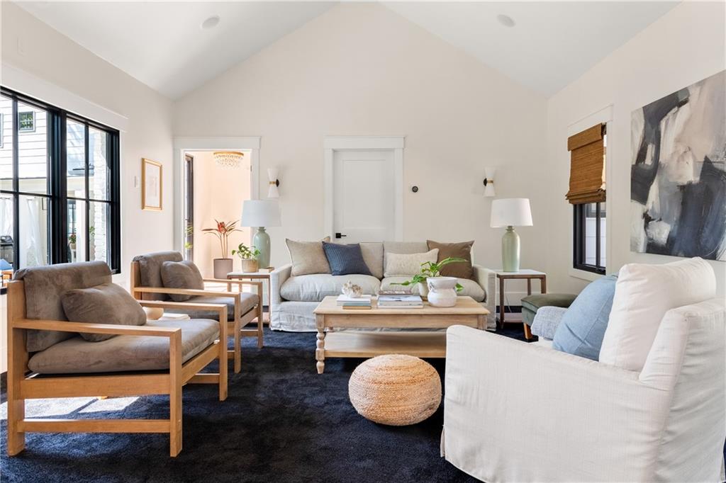 320 Eppington Drive NW