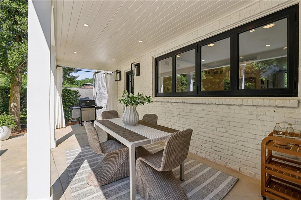 320 Eppington Drive NW