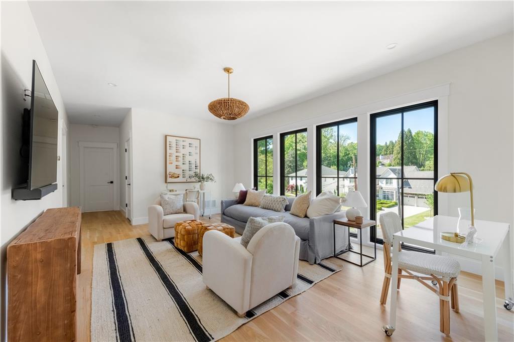 320 Eppington Drive NW