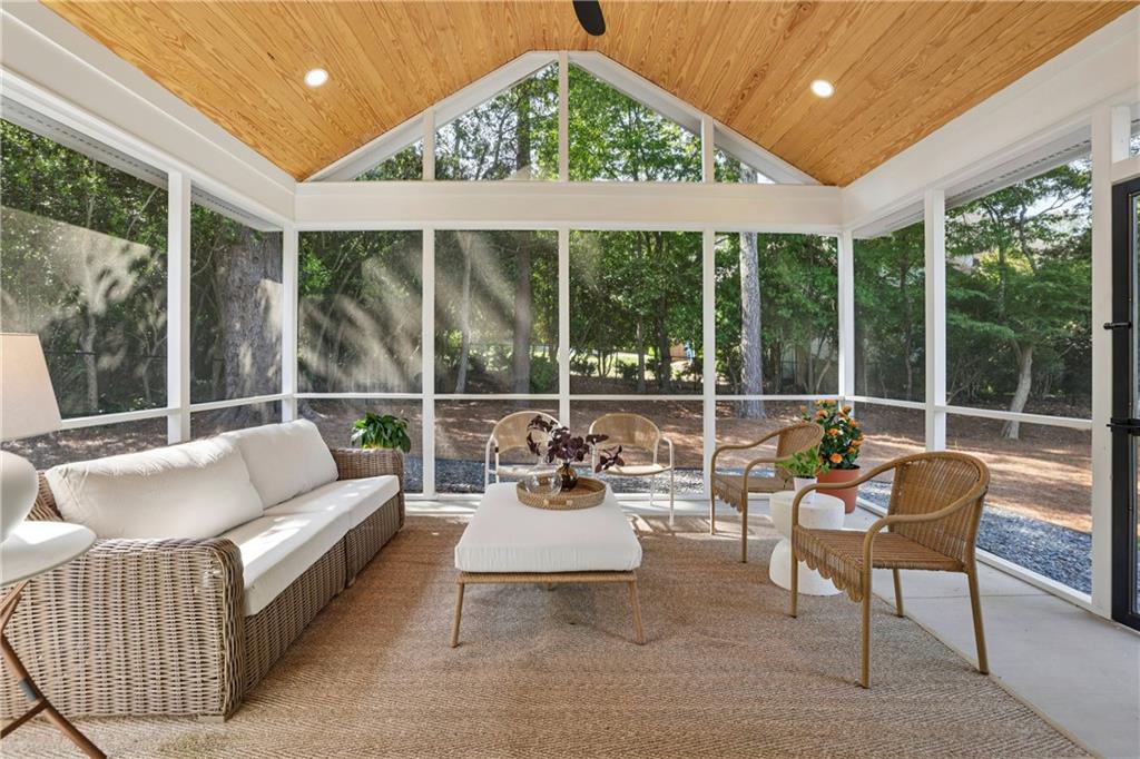 320 Eppington Drive NW