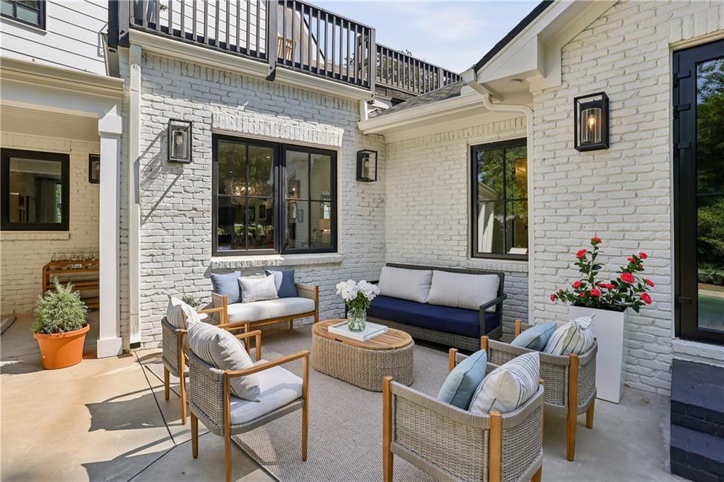 320 Eppington Drive NW